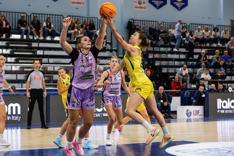 Serie A1 Credem Banca - San Martino rimonta con una super Herminjard, vincono Schio e Venezia